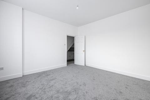 1 bedroom flat for sale, Hereward Gardens, London N13