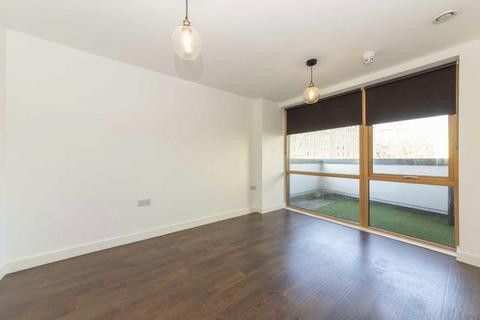 2 bedroom flat to rent, Lloyds Row, London EC1R