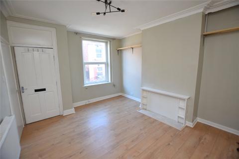 2 bedroom terraced house to rent, Woodview Mount, Leeds, West Yorkshire, LS11