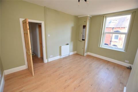 2 bedroom terraced house to rent, Woodview Mount, Leeds, West Yorkshire, LS11