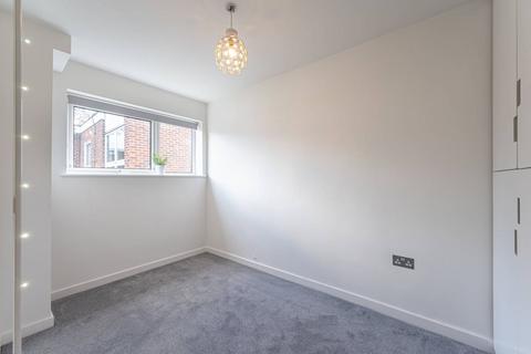 2 bedroom flat to rent, Eversley Park Road, Winchmore Hill, London, N21