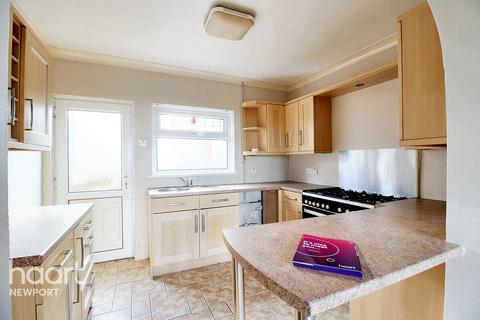 4 bedroom semi-detached house to rent, Beaufort Road, Newport