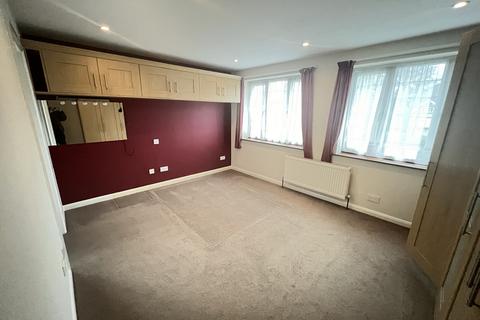 5 bedroom terraced house to rent, Frays Avenue,  West Drayton, UB7