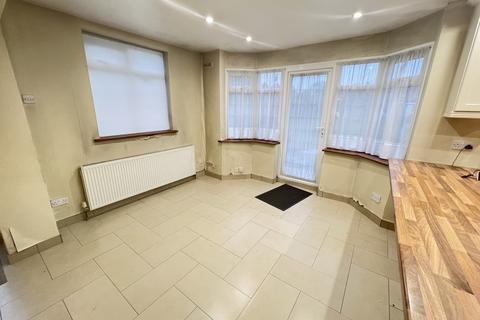 5 bedroom terraced house to rent, Frays Avenue,  West Drayton, UB7