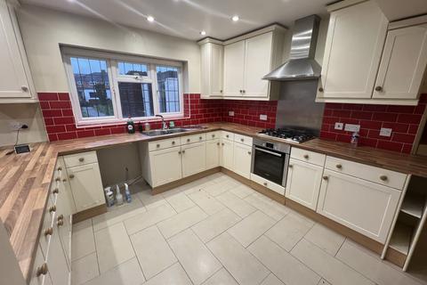 5 bedroom terraced house to rent, Frays Avenue,  West Drayton, UB7