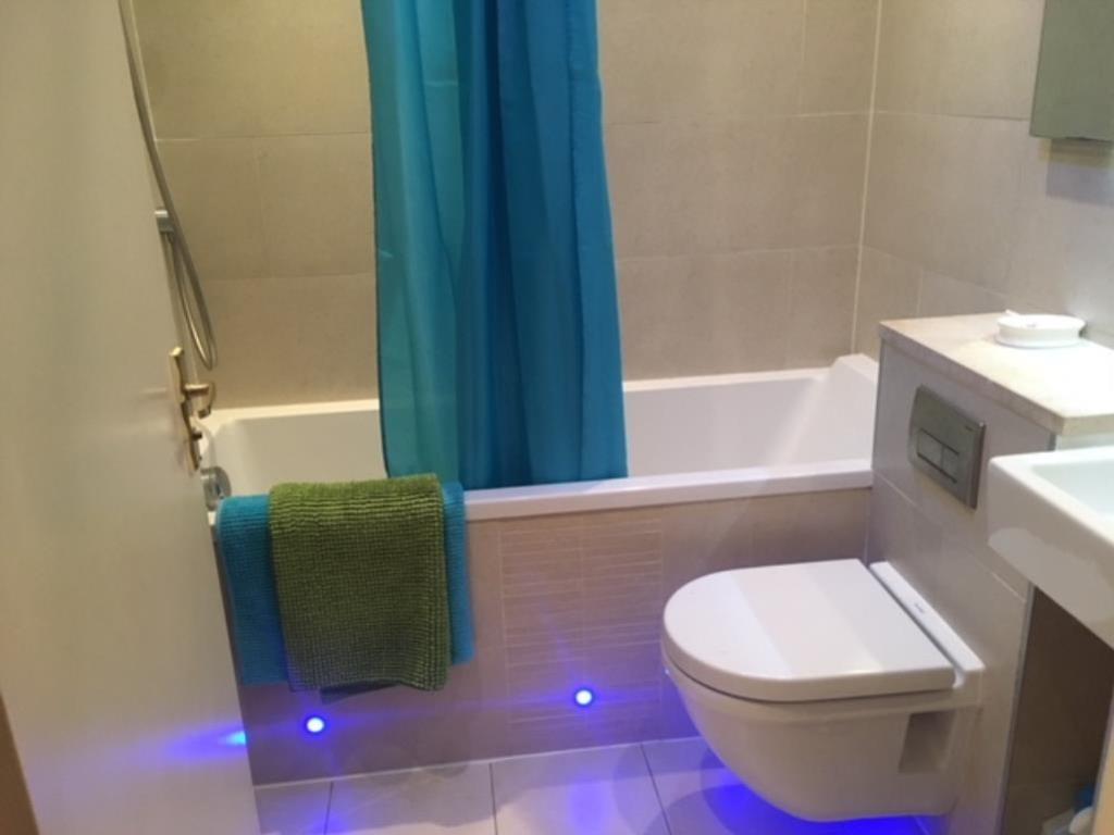 9 Flat 4 West Powburn Bathroom lge