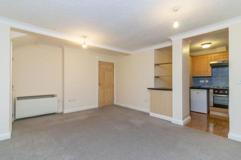 1 bedroom ground floor flat to rent, Robins Nest Church Street, Alton, Hampshire, GU34