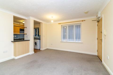 1 bedroom ground floor flat to rent, Robins Nest Church Street, Alton, Hampshire, GU34