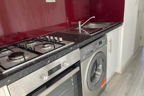 Studio to rent, Thornton Heath CR7