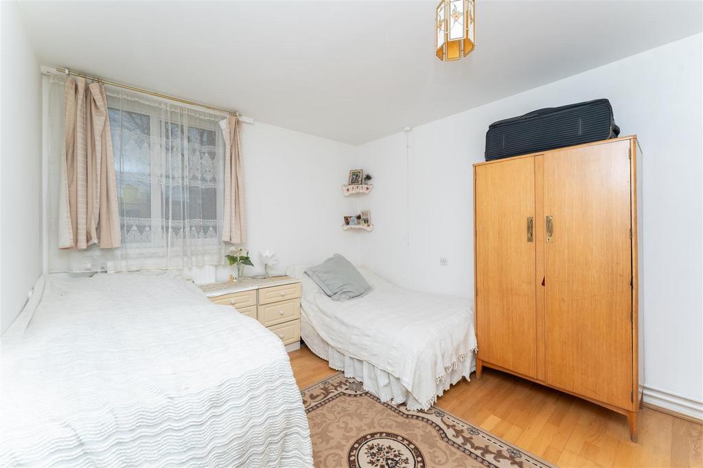 177 Gloucester bed a.jpg