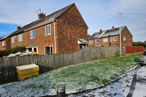 3 bedroom semi-detached house to rent, Wye Avenue, Jarrow NE32