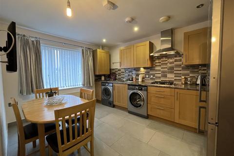 2 bedroom flat for sale, Rhymney Way, Bassaleg, Newport