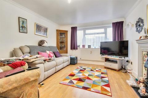 4 bedroom semi-detached house for sale, Crosby Close, Worthing