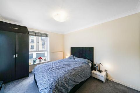 2 bedroom flat for sale, Howard House, Silvertown, E16