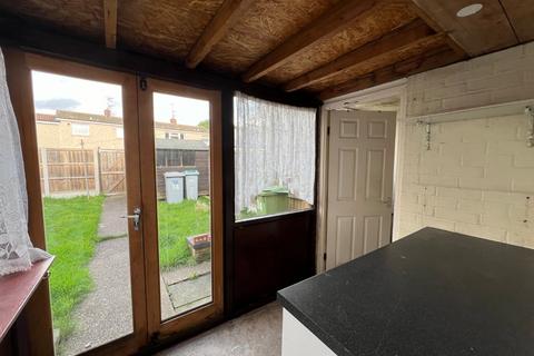 3 bedroom terraced house to rent, Strawberry Hall Lane, Newark, Notts, NG24