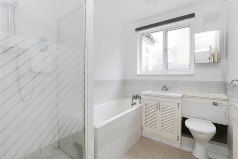 29 Sandy Ridge, Chislehurst, BR7 5DP
