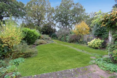 29 Sandy Ridge, Chislehurst, BR7 5DP