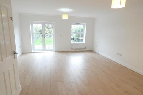 3 bedroom house to rent, Tranquada Close, Clapham