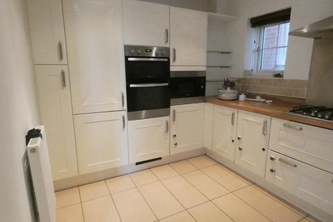 3 bedroom house to rent, Tranquada Close, Clapham