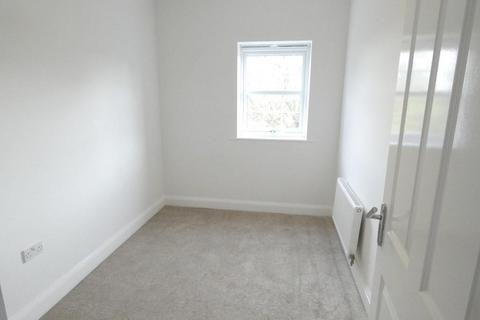 3 bedroom house to rent, Tranquada Close, Clapham