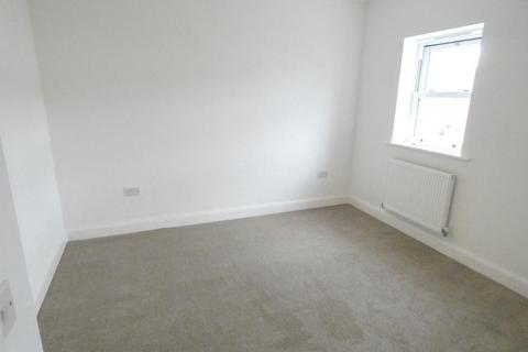 3 bedroom house to rent, Tranquada Close, Clapham