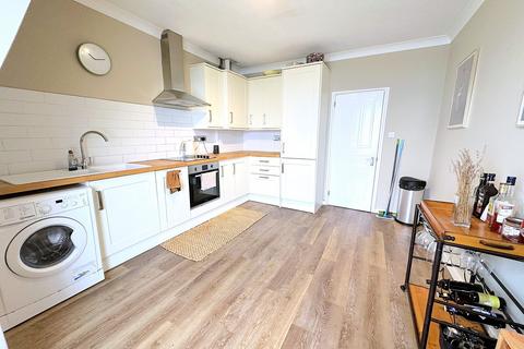 3 bedroom apartment to rent, Knole Road, Bexhill-on-Sea, TN40