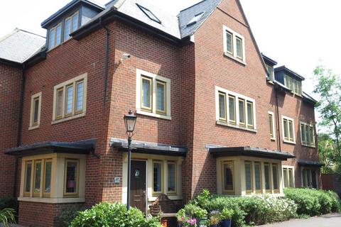 2 bedroom flat to rent, Vernon Court, London Road, Ascot