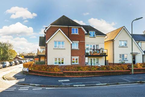 2 bedroom flat for sale, Wren Road, Hampshire SO50