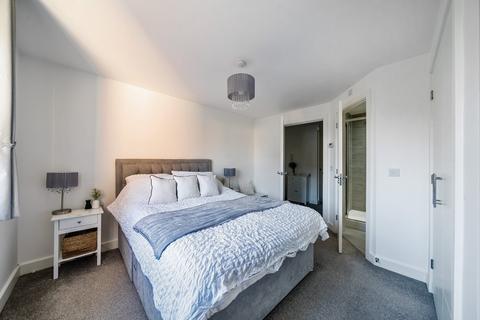 2 bedroom flat for sale, Wren Road, Hampshire SO50