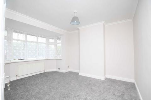 3 bedroom semi-detached house to rent, Nelson Road, Whitton TW2