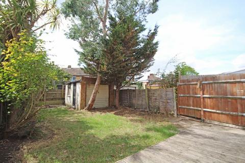 3 bedroom semi-detached house to rent, Nelson Road, Whitton TW2