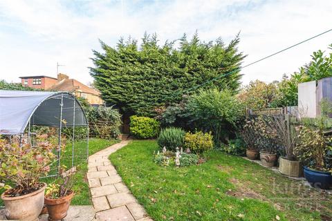 3 bedroom detached house for sale, Clifton Gardens, Enfield