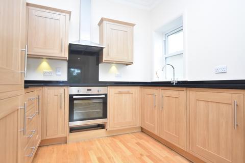 2 bedroom flat to rent, Oakwood Avenue Beckenham BR3