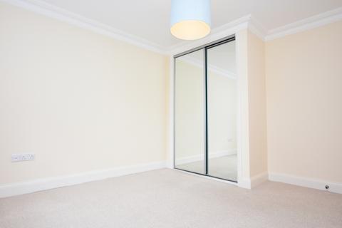 2 bedroom flat to rent, Oakwood Avenue Beckenham BR3