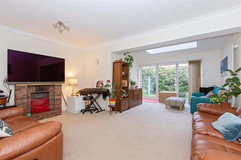 5 bedroom semi-detached house for sale, Douglas Close, Worthing