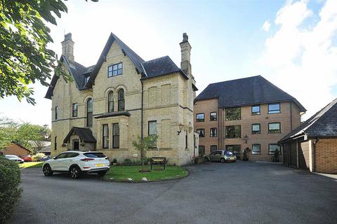 2 bedroom apartment to rent, St Margarets Road, Hale