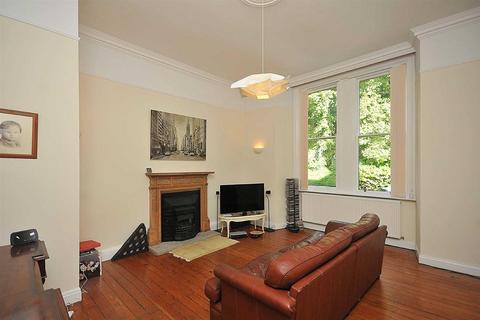 2 bedroom apartment to rent, St Margarets Road, Hale