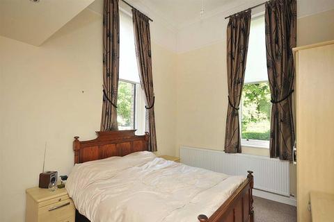 2 bedroom apartment to rent, St Margarets Road, Hale