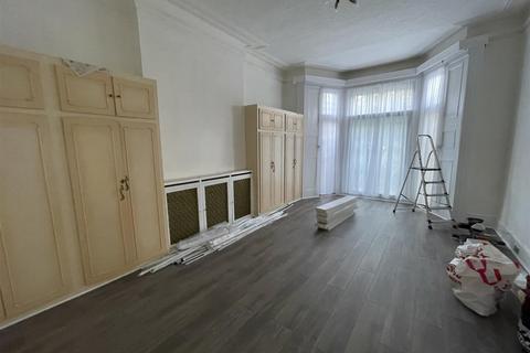 4 bedroom flat to rent, Compayne Gardens, South Hampstead, London