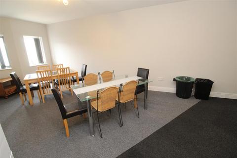 6 bedroom flat to rent, Darran Street, Cardiff CF24