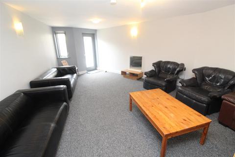 6 bedroom flat to rent, Darran Street, Cardiff CF24