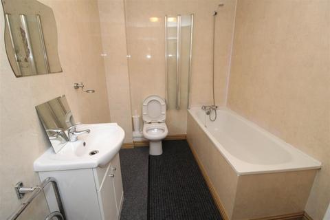 6 bedroom flat to rent, Darran Street, Cardiff CF24