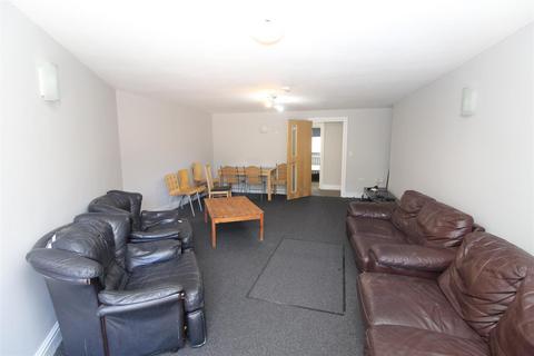 6 bedroom flat to rent, Darran Street, Cardiff CF24