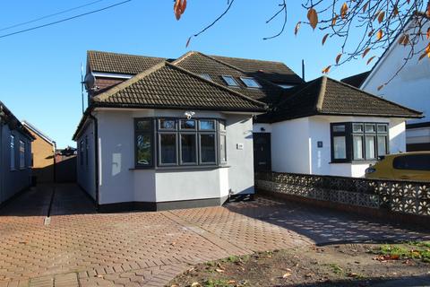 3 bedroom bungalow for sale, Rainham RM13