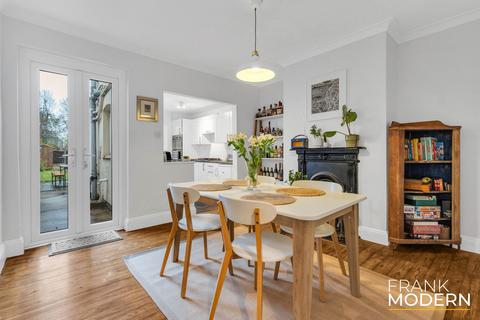 207 Belsize Avenue, Peterborough, PE2 9HY