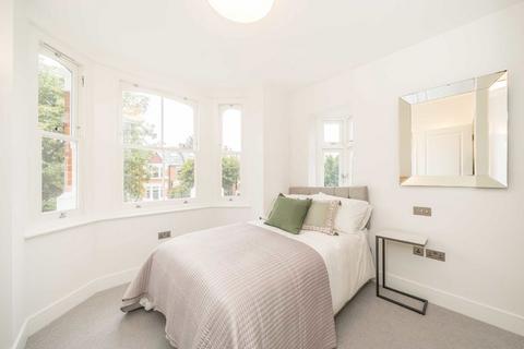 2 bedroom flat for sale, Twyford Avenue, London W3