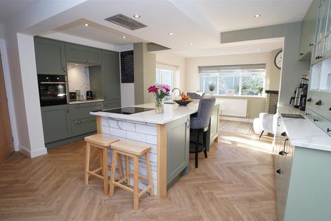 5 bedroom detached house for sale, Calverley Gardens, Leeds