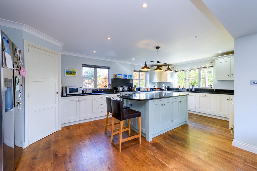 Kitchen/Breakfast Area