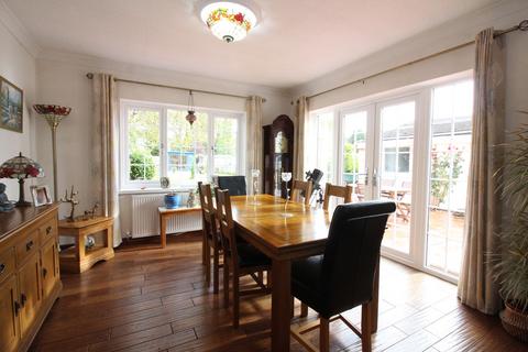 70 Bridgnorth Road, Wombourne, Wolverhampton, WV5 0AQ