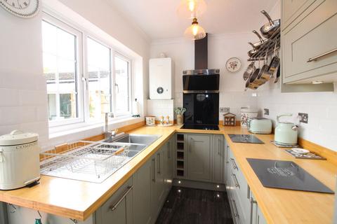70 Bridgnorth Road, Wombourne, Wolverhampton, WV5 0AQ